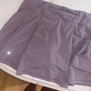 lululemon skirt, size 10 barley worn!